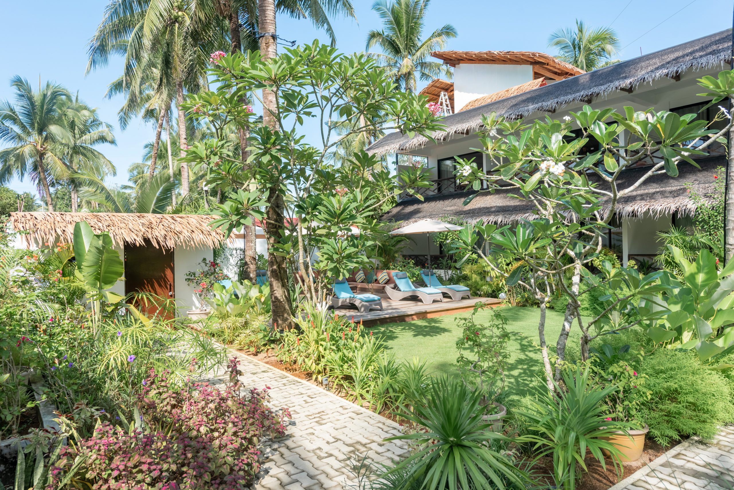 Tropical gardens and outdoor lounging at Kalipay