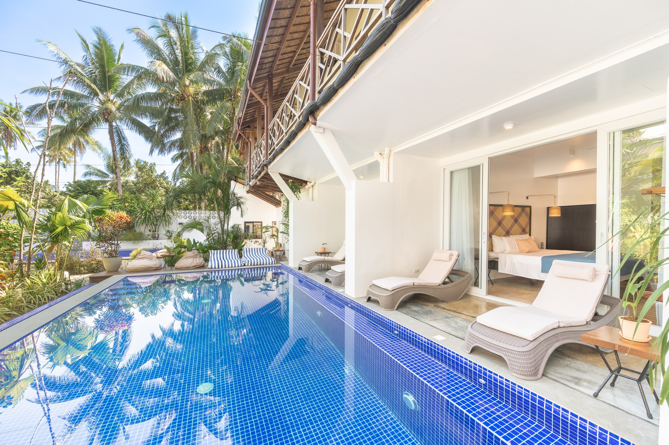 Poolside rooms, loungers and swimming pool at Kalipay