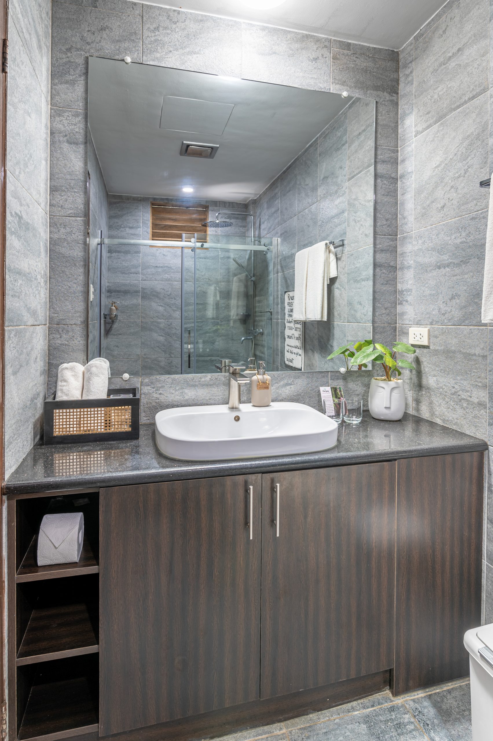 Luxury Studio Suite bathroom