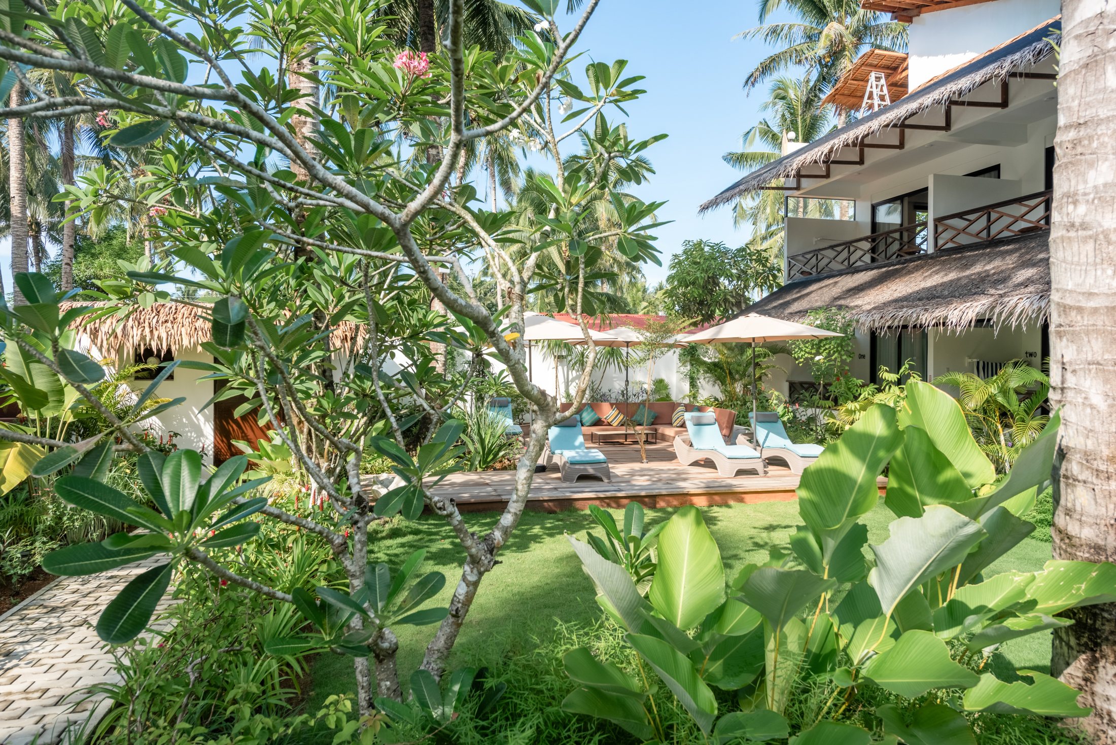 Tropical garden and sun loungers at Kalipay